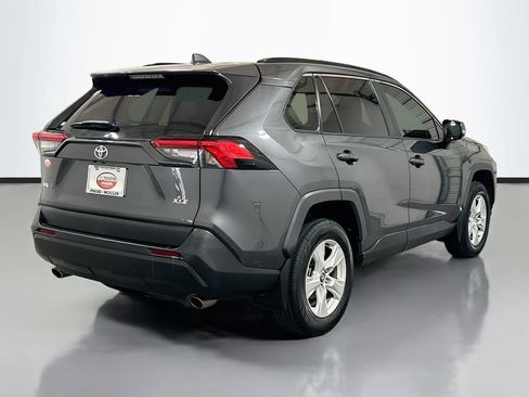Used 2020 Toyota RAV4 XLE FWD image 4