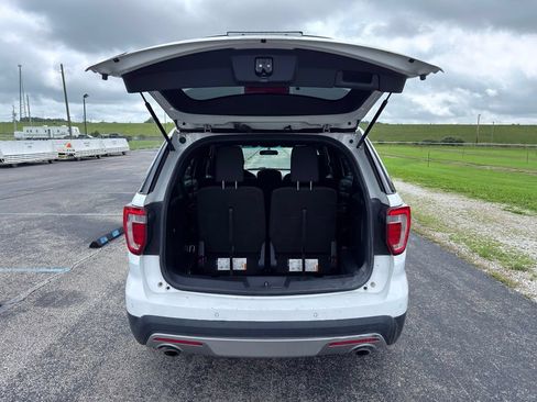Used 2017 Ford Explorer XLT FWD image 15