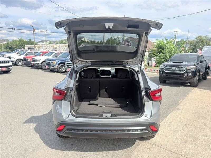Used 2024 Chevrolet Trax LS w/ Driver Confidence Package FWD image 4