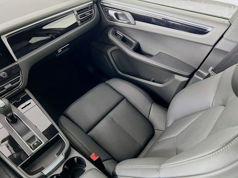 New 2026 Porsche Macan Base image 26