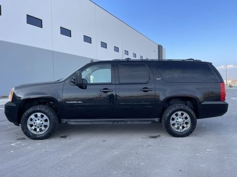 Used 2013 GMC Yukon XL 2500 SLT image 2