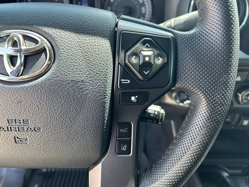 Used 2020 Toyota Tacoma TRD Off-Road w/ Technology Package AWD/4WD image 13