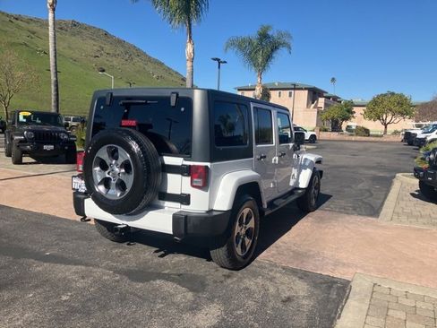 Used 2016 Jeep Wrangler Unlimited Sahara w/ Connectivity Group image 8