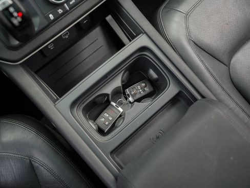 Used 2022 Land Rover Defender 110 SE image 30