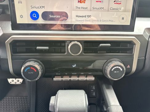 Used 2025 Toyota Tacoma TRD Sport AWD/4WD image 21