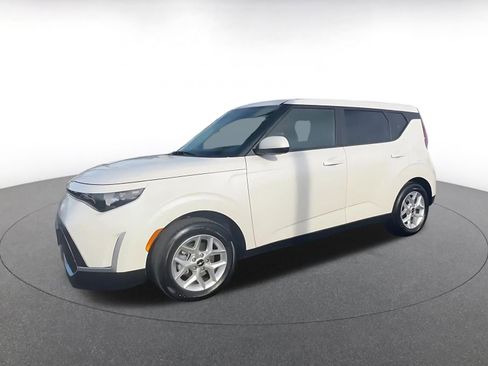 Used 2025 Kia Soul LX w/ LX Technology Package image 8