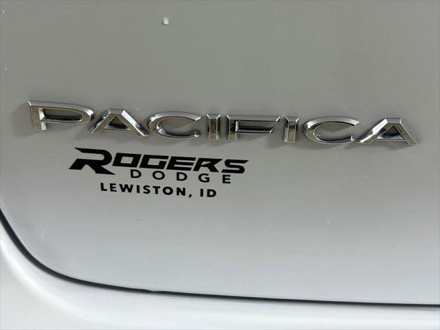 Certified 2024 Chrysler Pacifica Limited FWD image 27