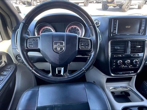 Used 2017 Dodge Grand Caravan SXT FWD image 5