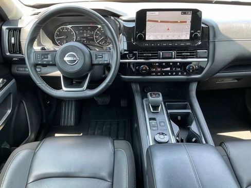 Used 2025 Nissan Pathfinder SL AWD/4WD image 15