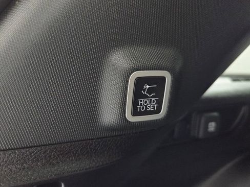 Used 2023 Jeep Grand Cherokee Altitude AWD/4WD image 12