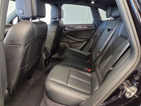 Certified 2025 Porsche Macan AWD/4WD image 11