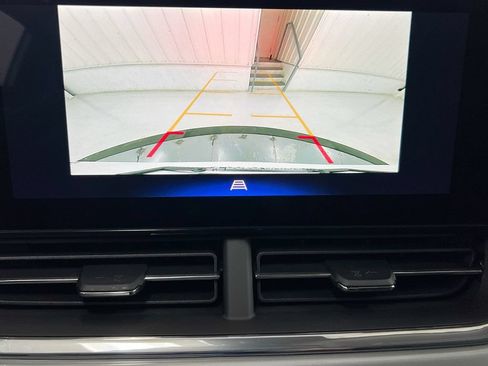 Used 2025 Chevrolet Trax LT FWD image 14