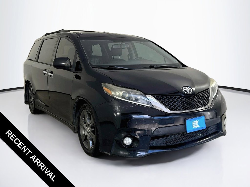 Used 2016 Toyota Sienna SE FWD image 1