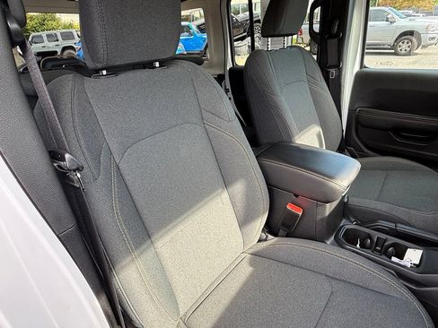 Used 2025 Jeep Wrangler Unlimited Sahara AWD/4WD image 16