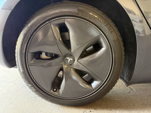 Used 2018 Tesla Model 3 Long Range RWD image 29