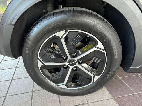 Used 2026 Kia Niro LX FWD image 28
