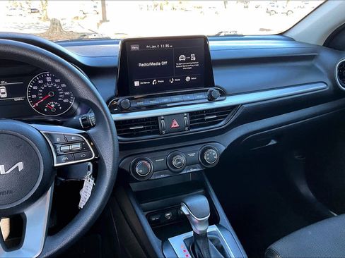 Used 2024 Kia Forte LXS w/ LXS Technology Package image 6