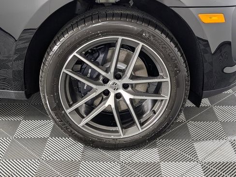 New 2026 Porsche Macan image 18