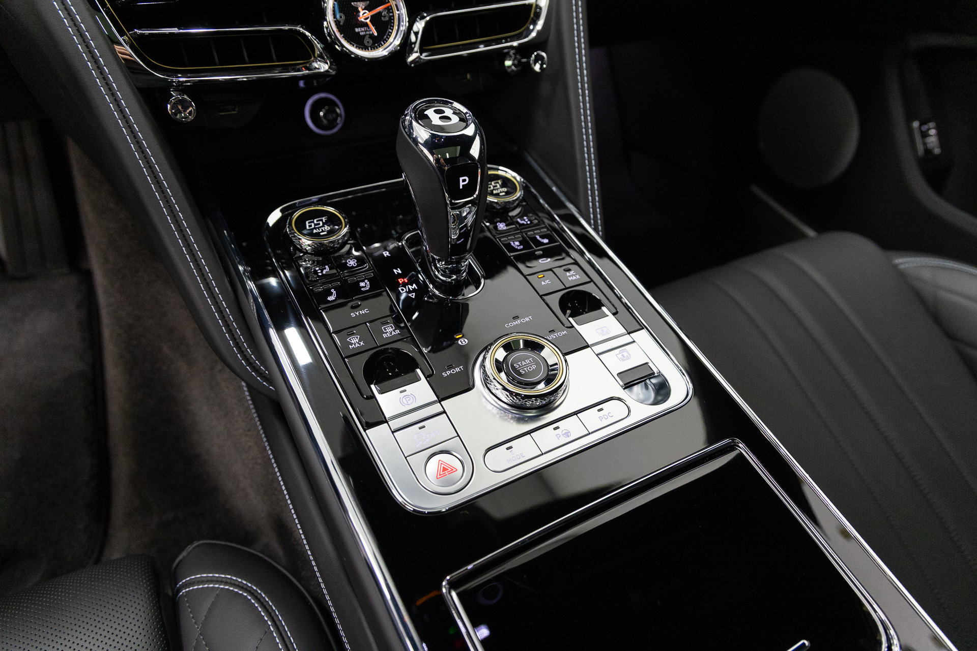Used 2024 Bentley Flying Spur Plug-In Hybrid AWD/4WD image 19
