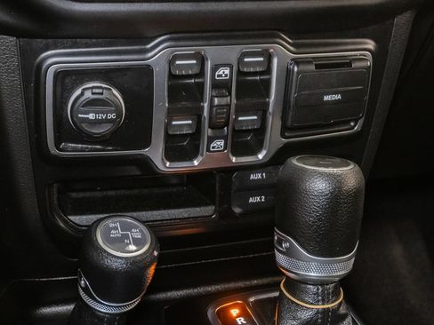 Used 2023 Jeep Wrangler Unlimited w/ Sun & Screen Package AWD/4WD image 22