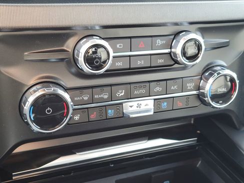 New 2026 Ford F250 Platinum image 19