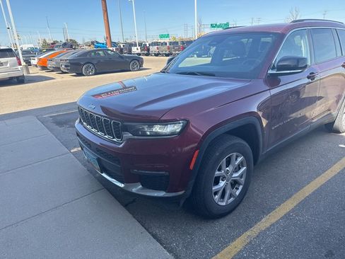 Used 2022 Jeep Grand Cherokee L Limited AWD/4WD image 3