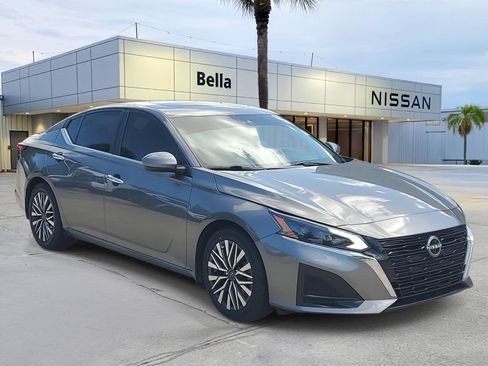 Used 2023 Nissan Altima 2.5 SV w/ SV Premium Package FWD image 8