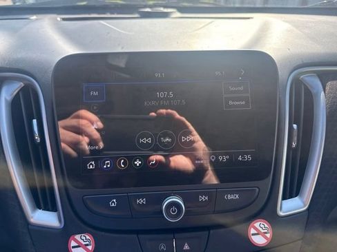 Used 2025 Chevrolet Malibu LT FWD image 2