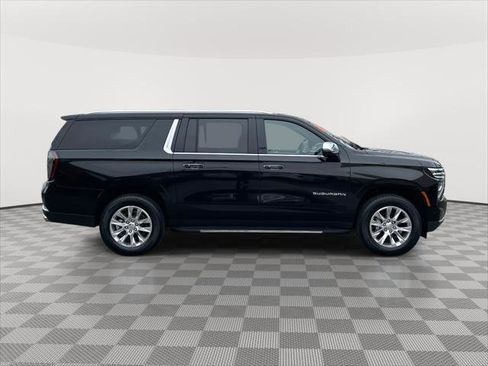 Used 2025 Chevrolet Suburban Premier image 4