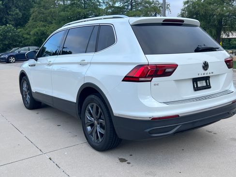 Used 2023 Volkswagen Tiguan SE w/ Panoramic Sunroof Package FWD image 8