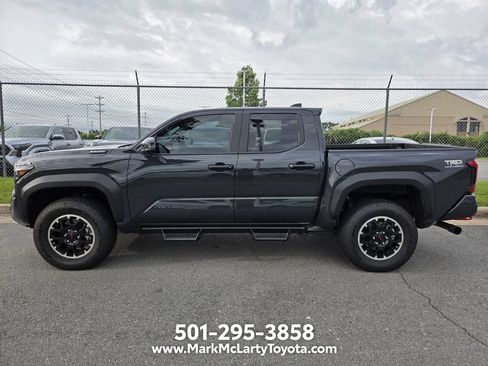 Used 2025 Toyota Tacoma TRD Off-Road AWD/4WD image 9
