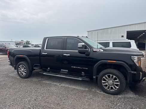 Used 2024 GMC Sierra 2500 Denali w/ Denali Reserve Package AWD/4WD image 4