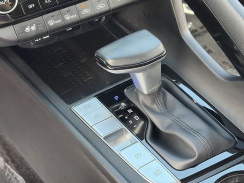 Used 2023 Hyundai Elantra Limited w/ Preferred Accessory Package FWD image 29