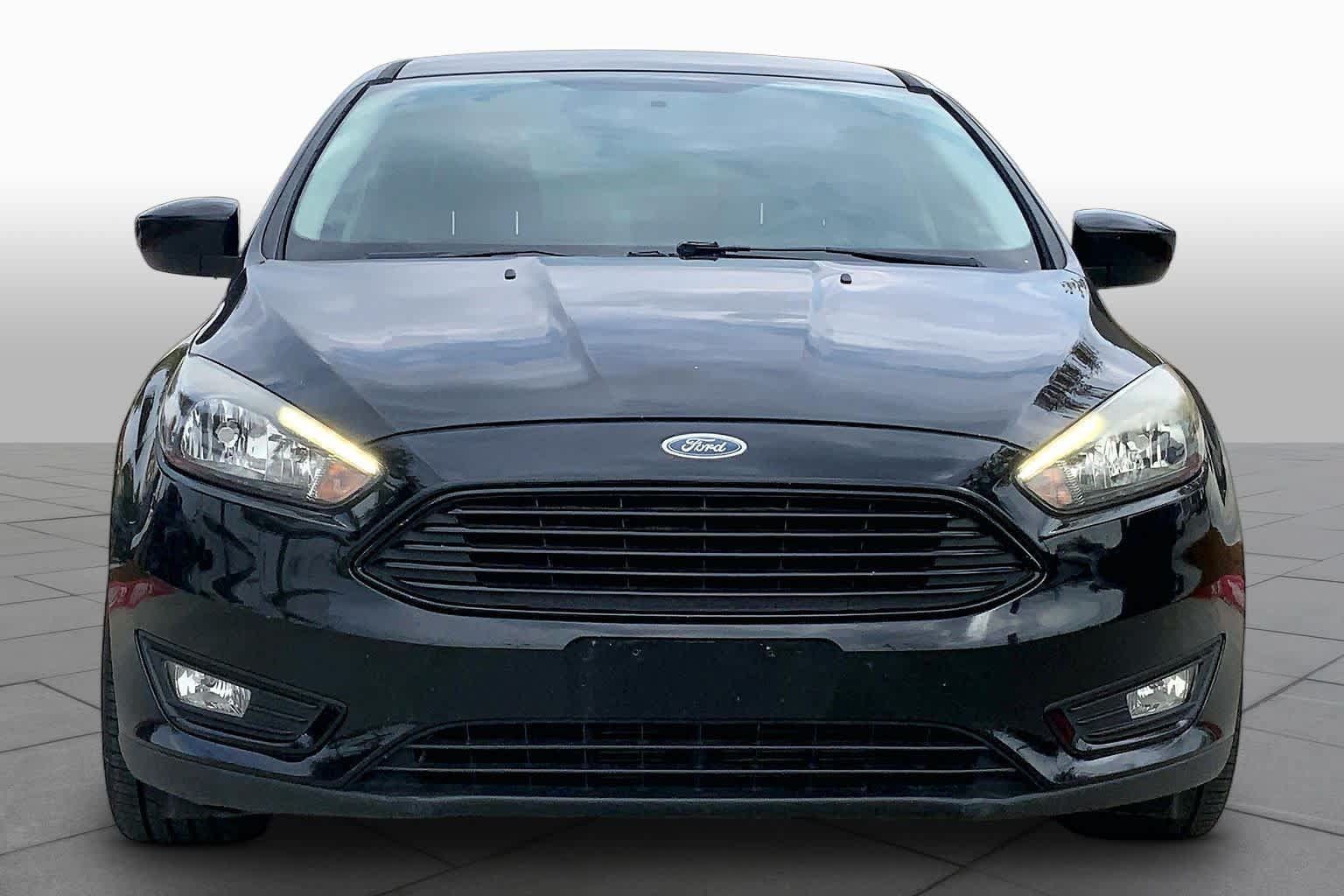 Used 2018 Ford Focus SE w/ SE Appearance Package FWD image 4