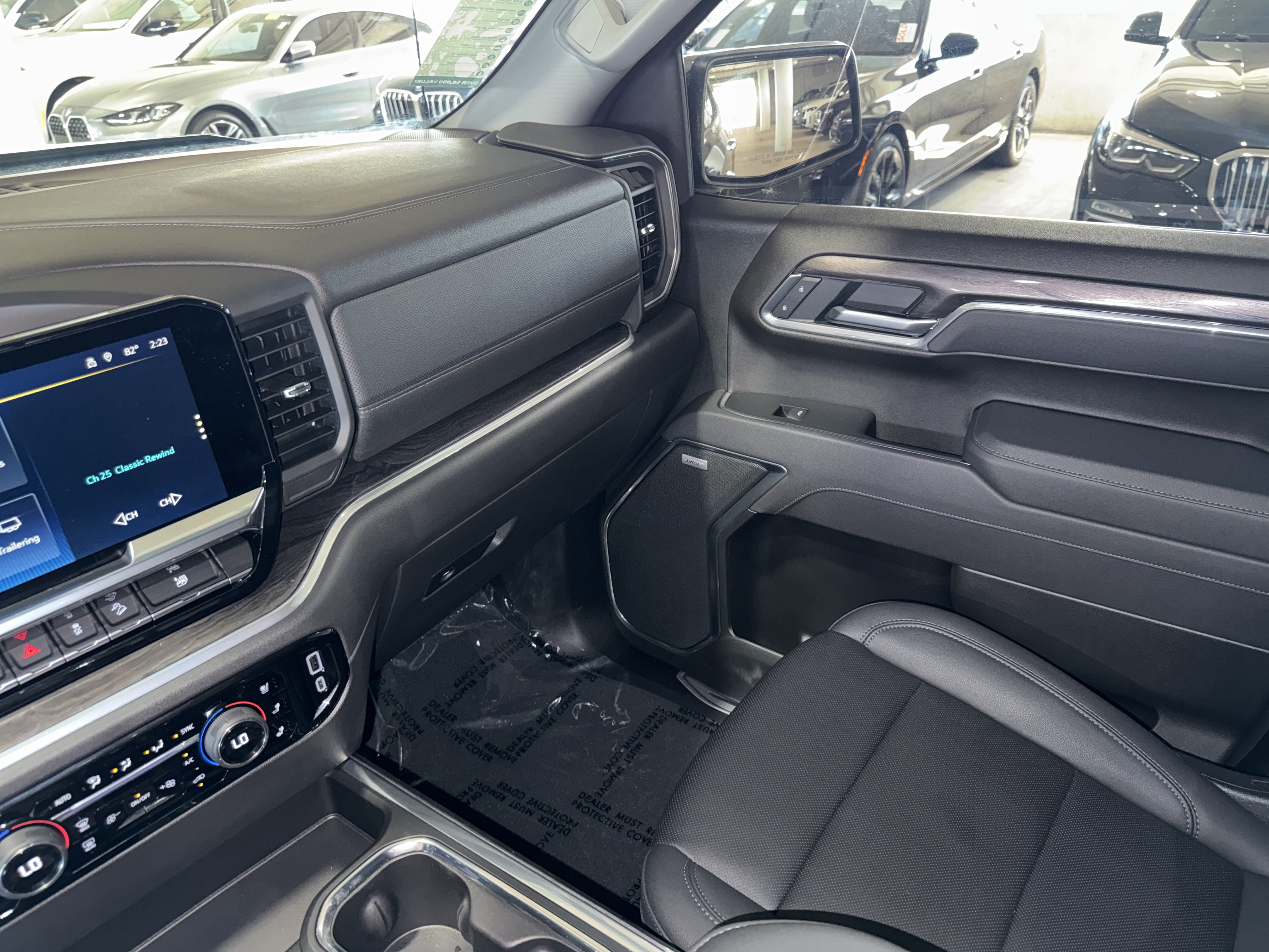 Used 2025 Chevrolet Silverado 1500 LTZ w/ LTZ Premium Package AWD/4WD image 31