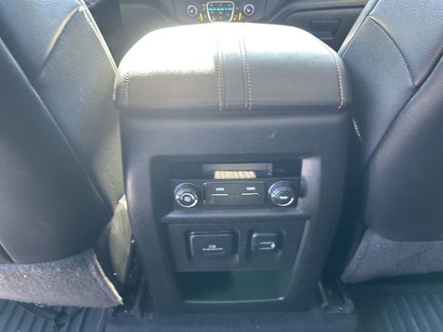 Used 2018 Chevrolet Traverse LT image 32