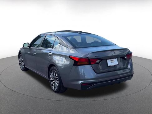 Used 2025 Nissan Altima 2.5 SV FWD image 10
