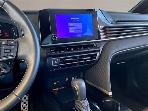 Used 2025 Toyota Camry SE image 9