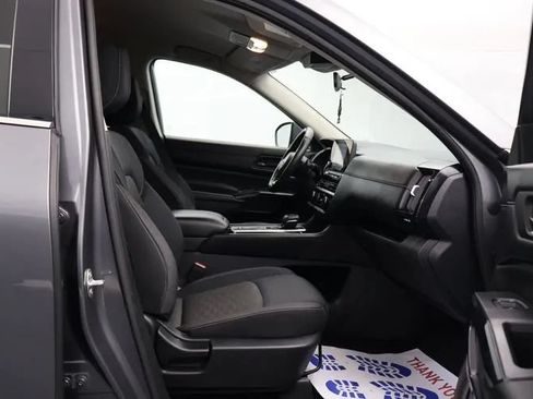 Used 2024 Nissan Pathfinder SV FWD image 17
