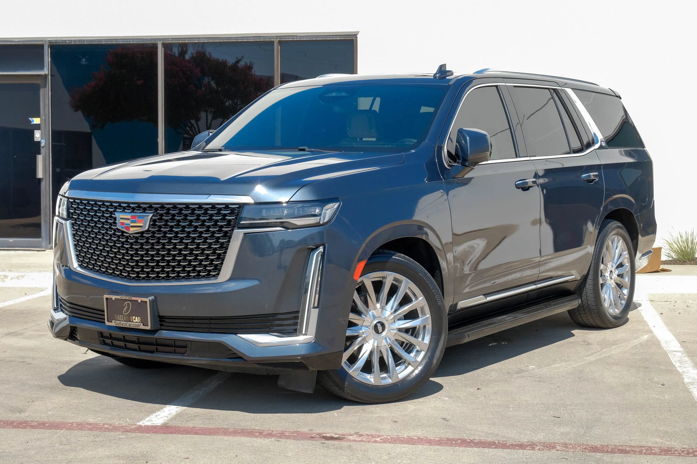 Used 2021 Cadillac Escalade Premium Luxury w/ Driver Assist Tech Package AWD/4WD image 3