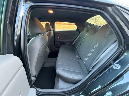 Used 2023 Hyundai Elantra SEL w/ Cargo Package image 17