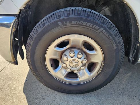 Used 2012 RAM 3500 ST w/ Chrome Appearance Group RWD image 15