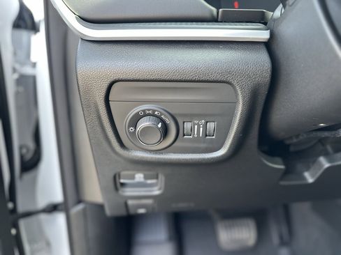 Used 2024 Jeep Grand Cherokee Altitude image 28