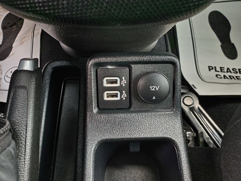 Used 2020 Ford Transit Connect XLT image 27