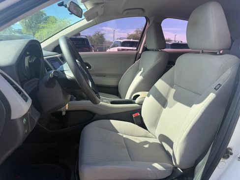 Used 2017 Honda HR-V LX image 10