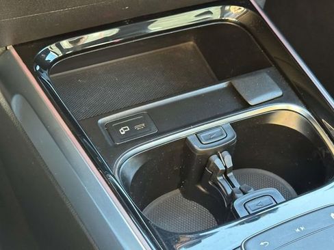 Used 2023 Mercedes-Benz GLB 250 image 35