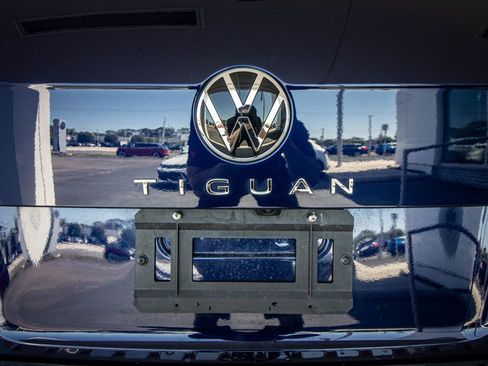 Used 2023 Volkswagen Tiguan SE image 15