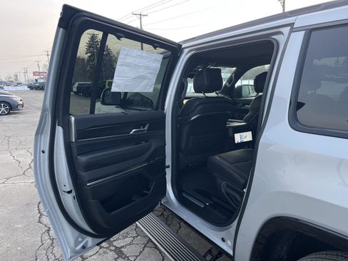 New 2026 Jeep Grand Wagoneer L Summit w/ Premium Group III AWD/4WD image 28
