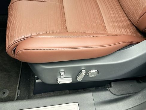 New 2026 Lincoln Nautilus Reserve AWD/4WD image 9