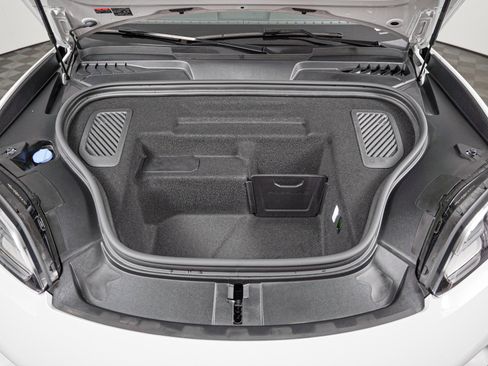 Certified 2025 Porsche Macan Electric w/ Premium Package RWD image 12